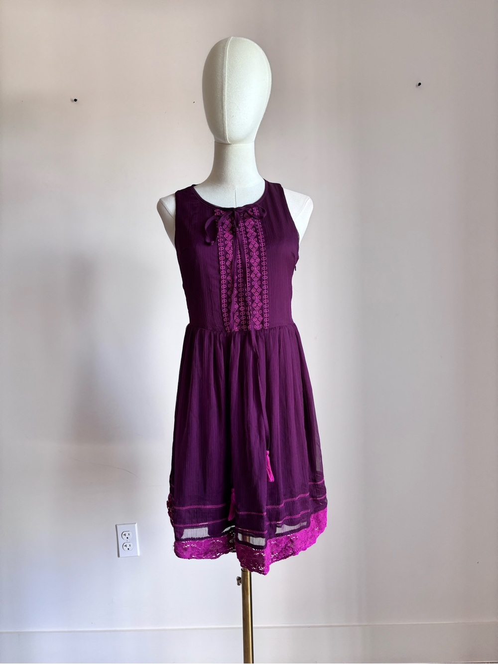 alge purple embroidered lace trim sleeveless mini dress size small